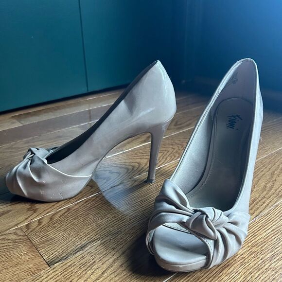 Nude Peep-Toe Heels - Picture 2 of 12